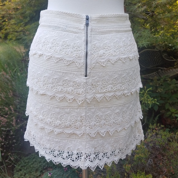 AEO Off-white Crochet Tiered Mini Skirt Size 2 - Picture 2 of 6